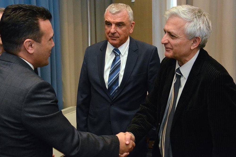 Milan Trivić i Skenderagić čestitaju Zoranu Zaevu na nagradi Najmendžer