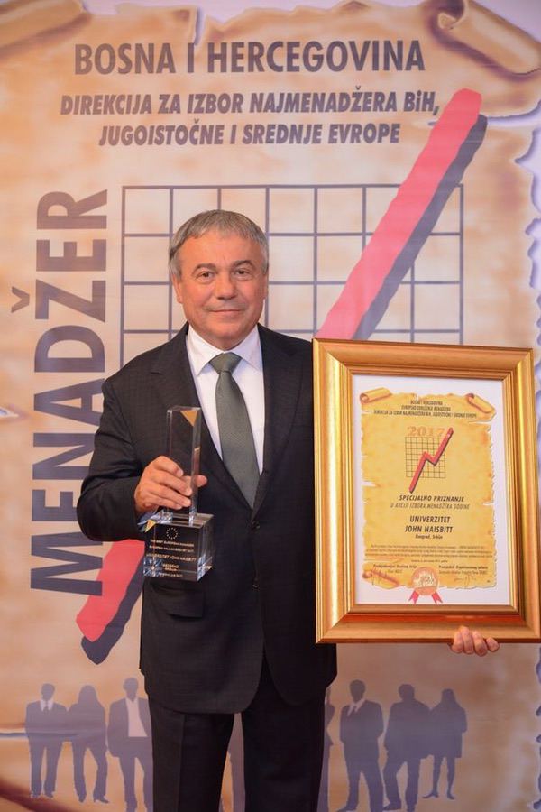 Prof.dr. Mića Jovanović sa nagradom Najmenadžer