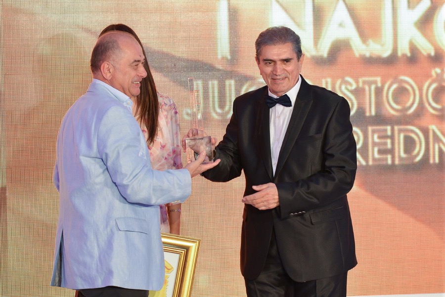 Raka Marić prima nagradu Najmenadžer 2015